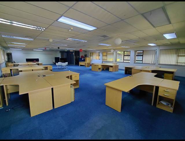 5,136M² OFFICE FOR SALE IN HALFWAY HOUSE